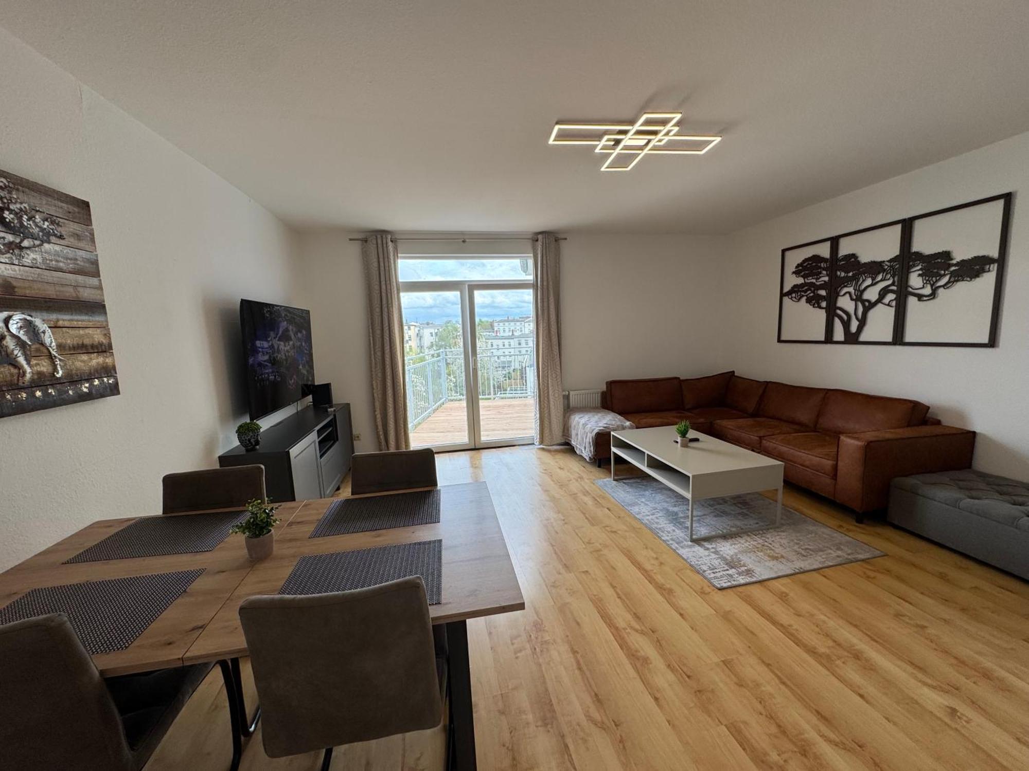 Grosse Wohnung Mit Xxl-Balkon In Schwerin Mitte מראה חיצוני תמונה